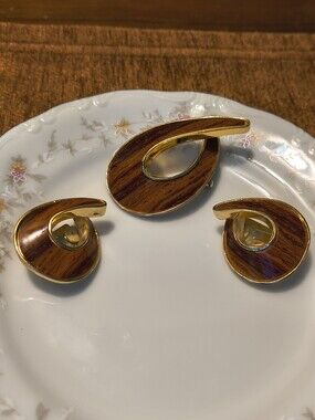 Vtg Rare Orena Paris Glossy Faux Wood Brooch & Clip on Earrings Jewelry Set